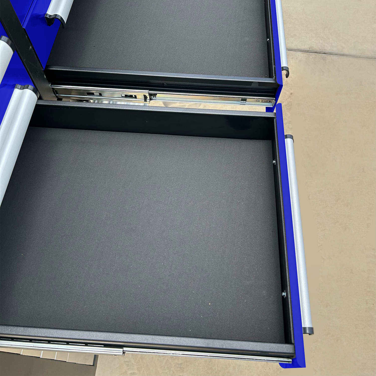 10 Heavy Duty Workbench with 25 Drawers image 8